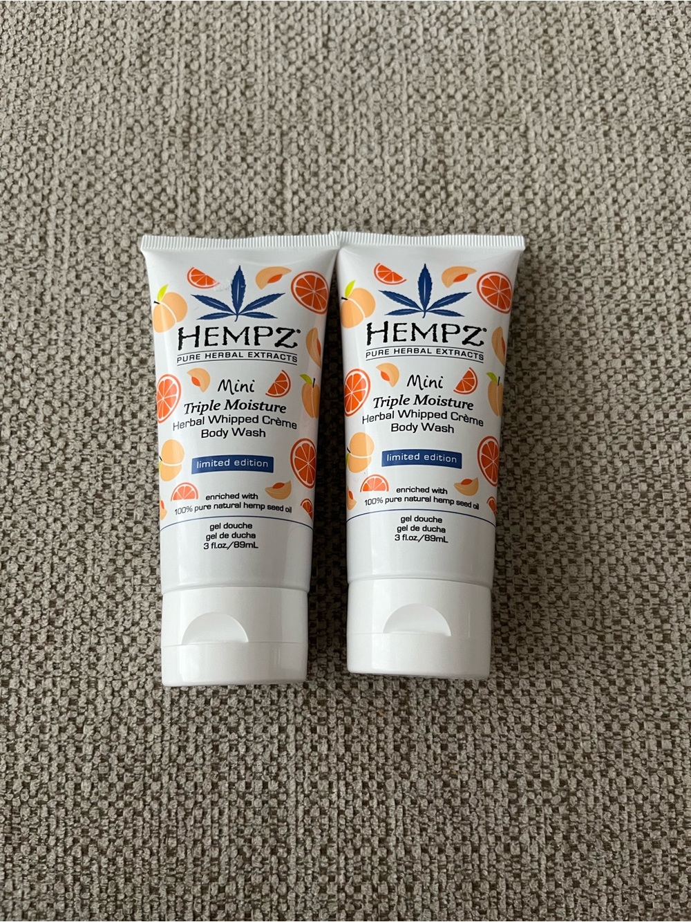 2 HEMPZ  Mini‎ Triple Moisture Body Wash & 2 HEMPZ Mini Age Defying Body Wash